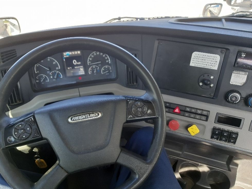 Day Cab Tractor-Heavy Duty Tractors-Freightliner-2018-T12664ST-Fort Worth-TX-465,613\n\t\tmiles-$ 42,750 - Image 11