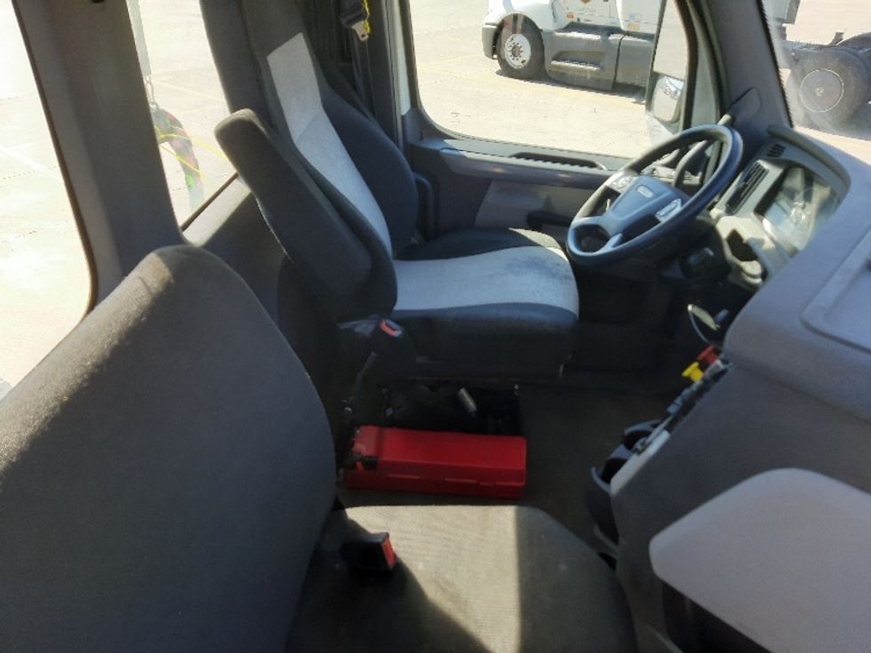 Day Cab Tractor-Heavy Duty Tractors-Freightliner-2018-T12664ST-Fort Worth-TX-465,613\n\t\tmiles-$ 42,750 - Image 14