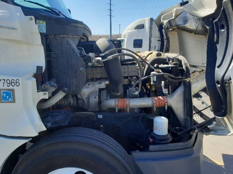 Day Cab Tractor-Heavy Duty Tractors-Freightliner-2018-T12664ST-Fort Worth-TX-465,613\n\t\tmiles-$ 42,750 - Image 15