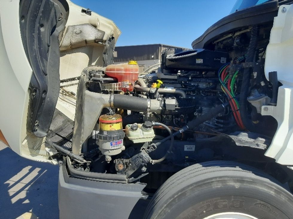 Day Cab Tractor-Heavy Duty Tractors-Freightliner-2018-T12664ST-Fort Worth-TX-465,613\n\t\tmiles-$ 42,750 - Image 16