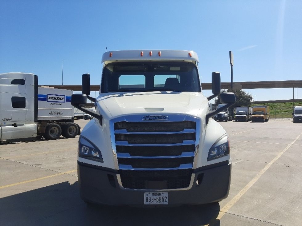 Day Cab Tractor-Heavy Duty Tractors-Freightliner-2018-T12664ST-Fort Worth-TX-465,613\n\t\tmiles-$ 42,750 - Image 2