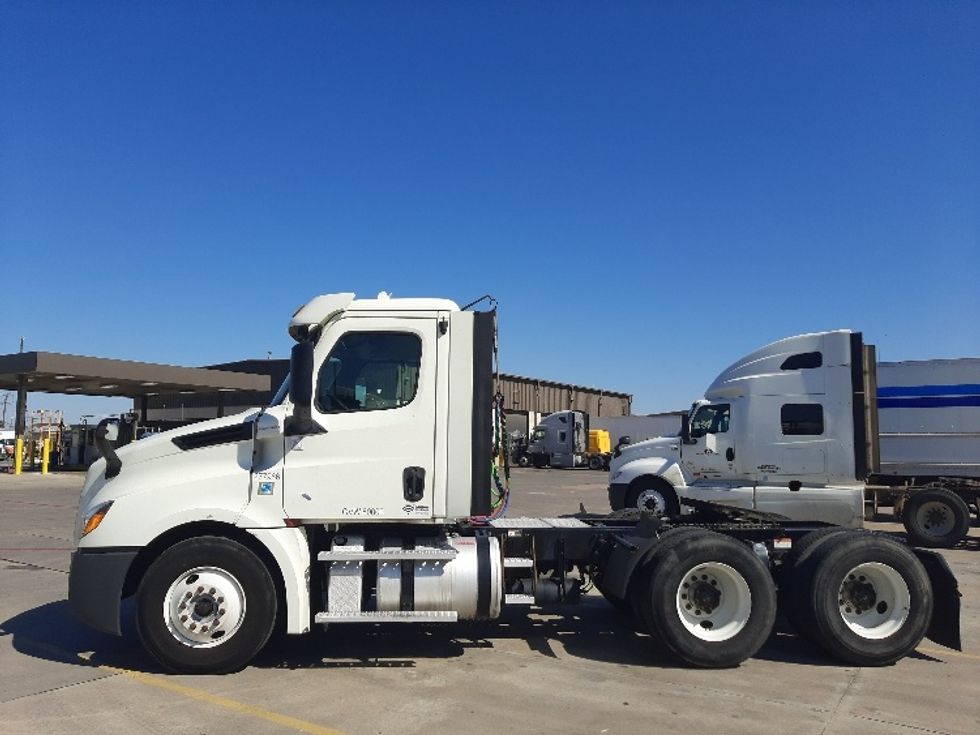 Day Cab Tractor-Heavy Duty Tractors-Freightliner-2018-T12664ST-Fort Worth-TX-465,613\n\t\tmiles-$ 42,750 - Image 4