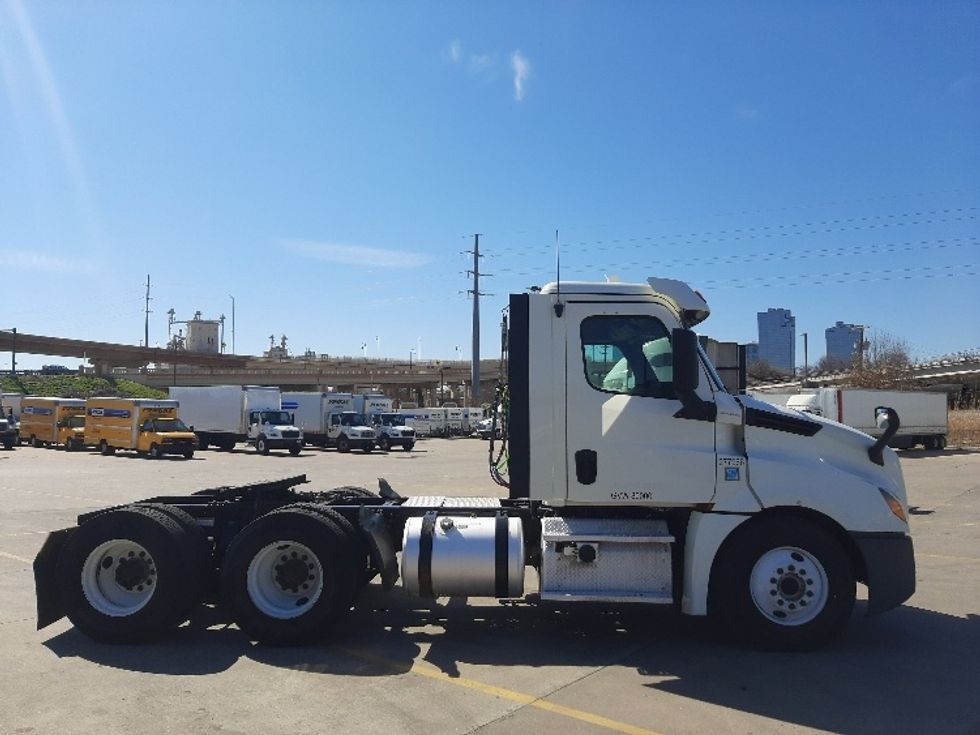 Day Cab Tractor-Heavy Duty Tractors-Freightliner-2018-T12664ST-Fort Worth-TX-465,613\n\t\tmiles-$ 42,750 - Image 8