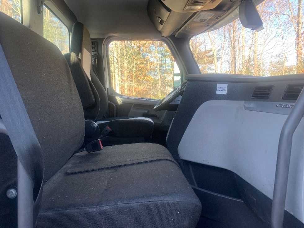 Day Cab Tractor-Heavy Duty Tractors-Freightliner-2018-T12664ST-Franklin-MA-293,956\n\t\tmiles-$ 48,250 - Image 14