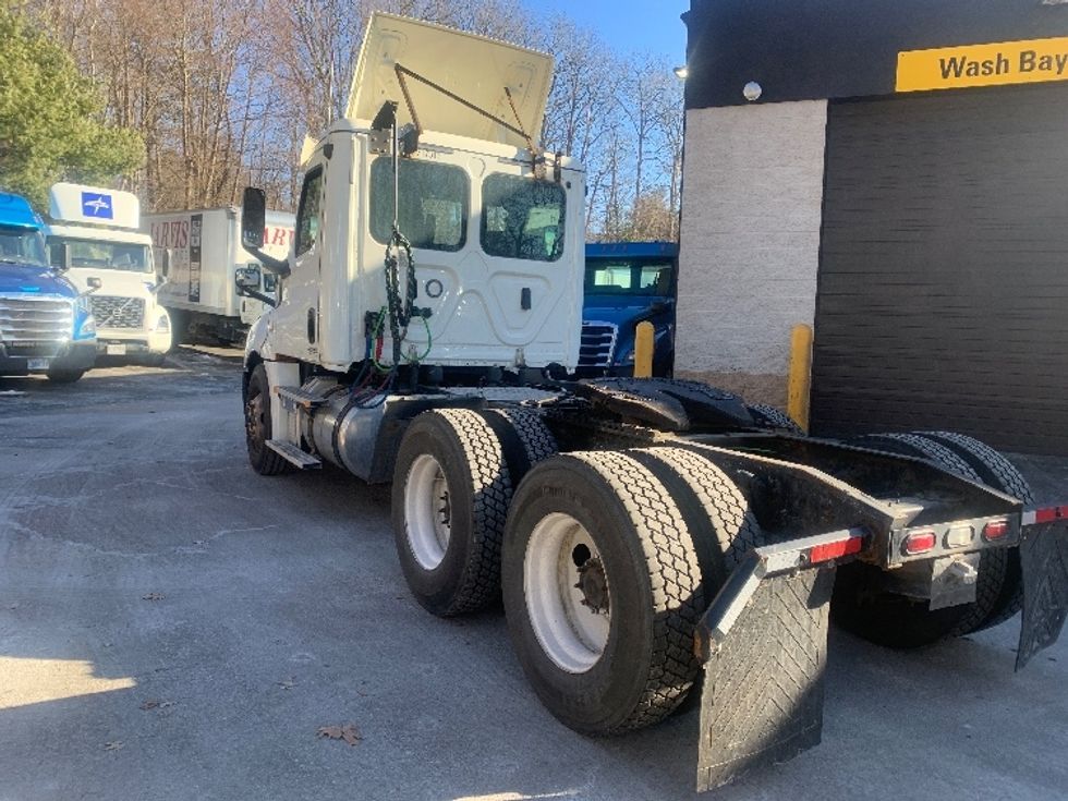 Day Cab Tractor-Heavy Duty Tractors-Freightliner-2018-T12664ST-Franklin-MA-293,956\n\t\tmiles-$ 48,250 - Image 5