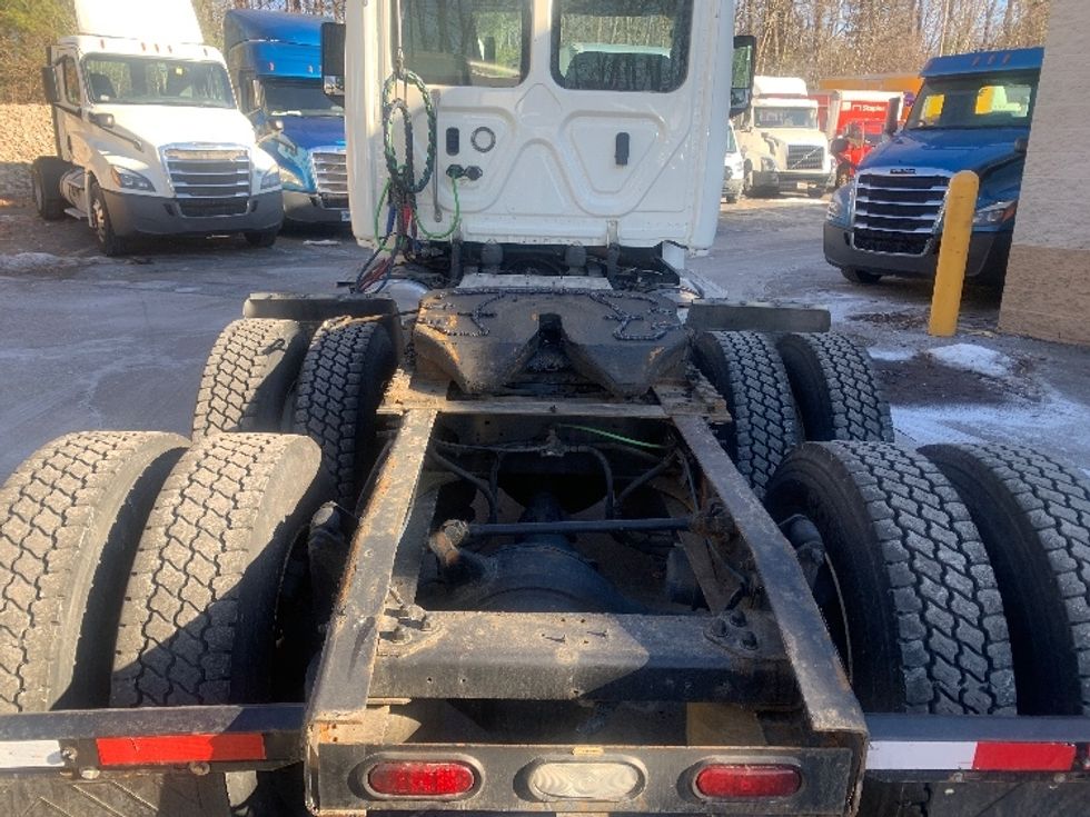 Day Cab Tractor-Heavy Duty Tractors-Freightliner-2018-T12664ST-Franklin-MA-293,956\n\t\tmiles-$ 48,250 - Image 6