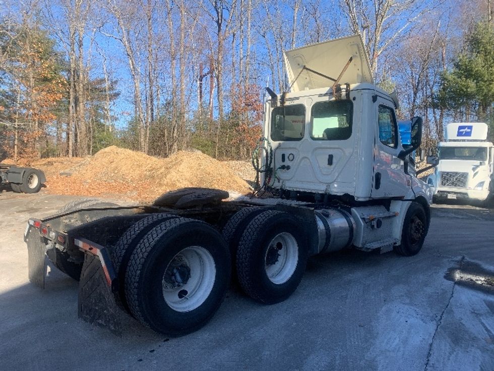 Day Cab Tractor-Heavy Duty Tractors-Freightliner-2018-T12664ST-Franklin-MA-293,956\n\t\tmiles-$ 48,250 - Image 7