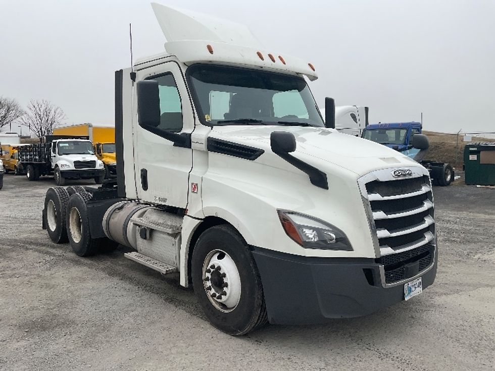 Day Cab Tractor-Heavy Duty Tractors-Freightliner-2018-T12664ST-Frederick-MD-449,884\n\t\tmiles-$ 41,000 - Image 1