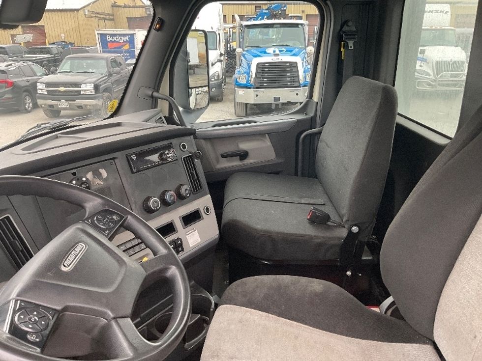 Day Cab Tractor-Heavy Duty Tractors-Freightliner-2018-T12664ST-Frederick-MD-449,884\n\t\tmiles-$ 41,000 - Image 10