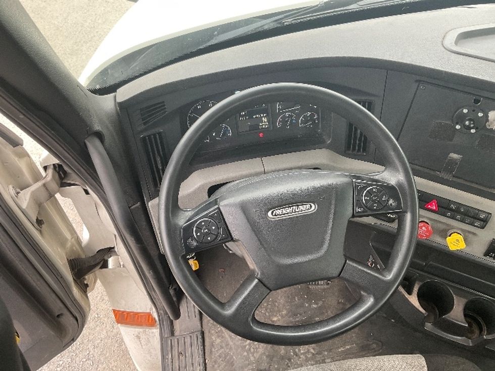 Day Cab Tractor-Heavy Duty Tractors-Freightliner-2018-T12664ST-Frederick-MD-449,884\n\t\tmiles-$ 41,000 - Image 11