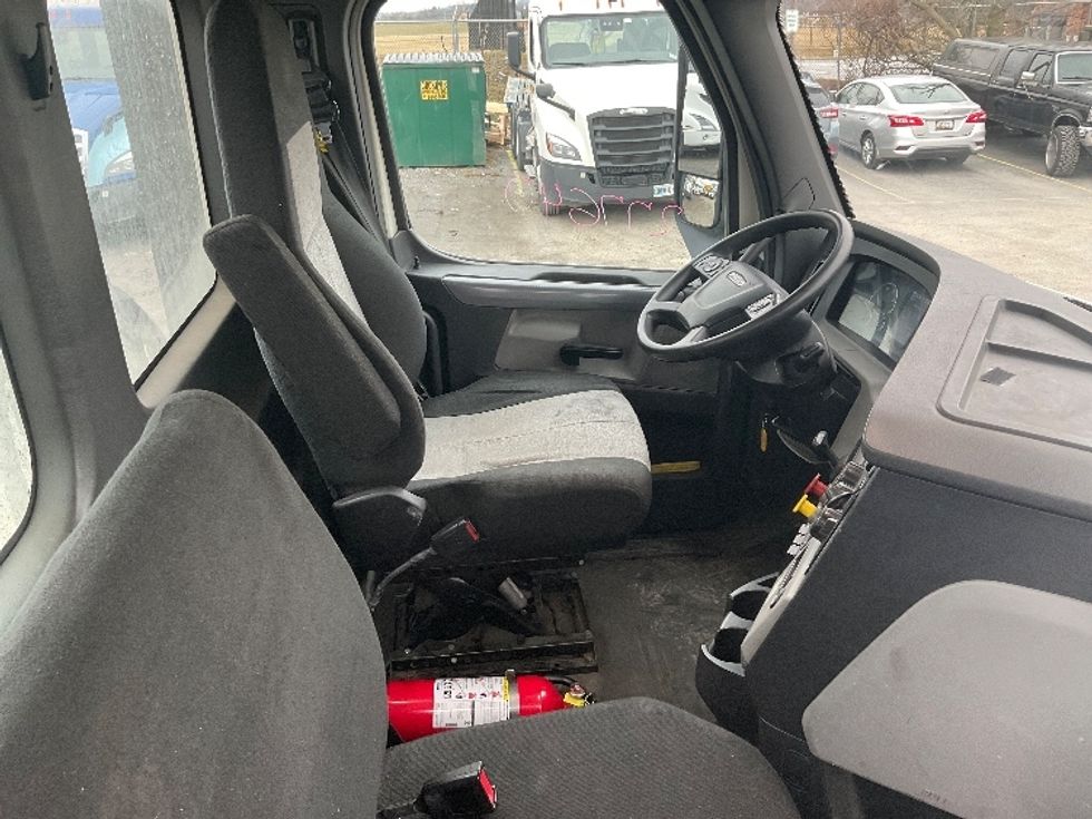 Day Cab Tractor-Heavy Duty Tractors-Freightliner-2018-T12664ST-Frederick-MD-449,884\n\t\tmiles-$ 41,000 - Image 14