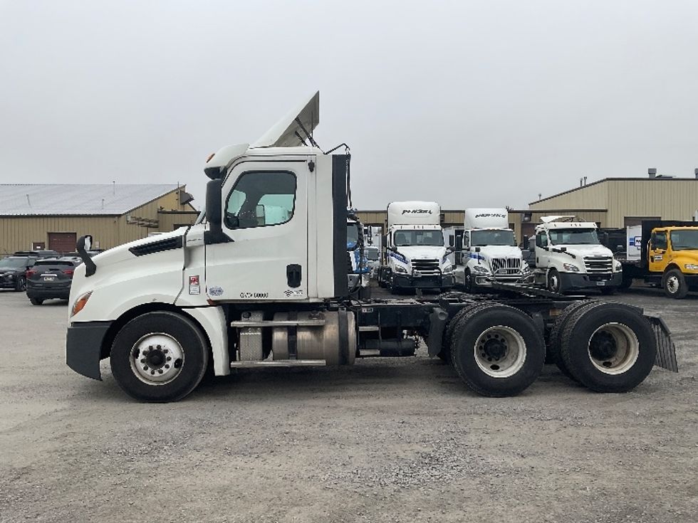 Day Cab Tractor-Heavy Duty Tractors-Freightliner-2018-T12664ST-Frederick-MD-449,884\n\t\tmiles-$ 41,000 - Image 4