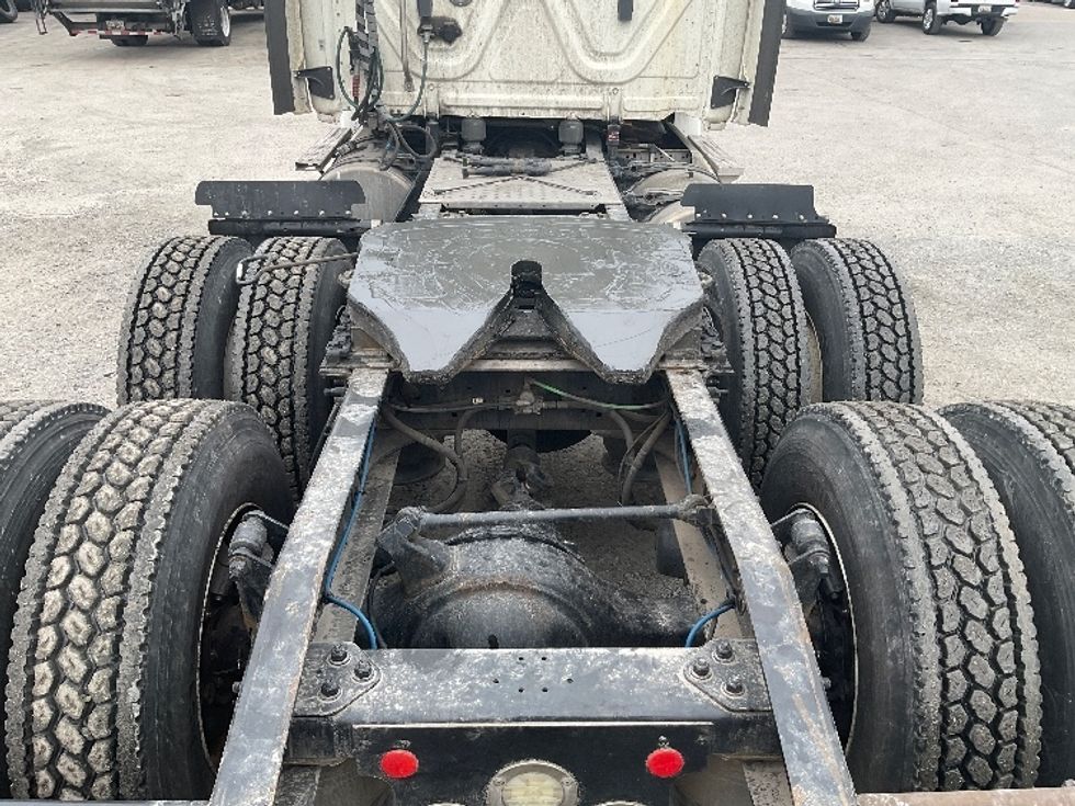 Day Cab Tractor-Heavy Duty Tractors-Freightliner-2018-T12664ST-Frederick-MD-449,884\n\t\tmiles-$ 41,000 - Image 6