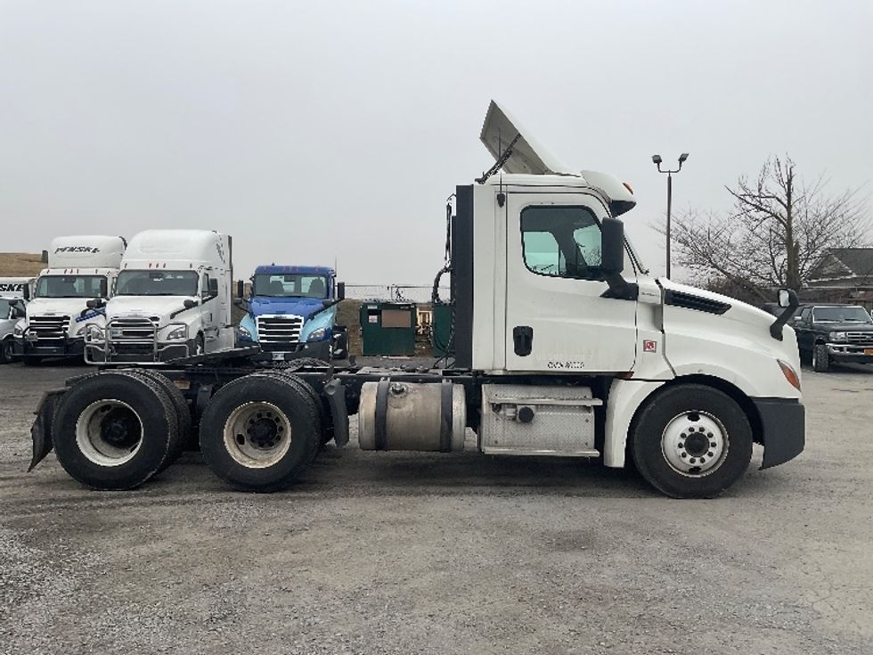 Day Cab Tractor-Heavy Duty Tractors-Freightliner-2018-T12664ST-Frederick-MD-449,884\n\t\tmiles-$ 41,000 - Image 8