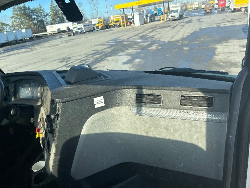 Day Cab Tractor-Heavy Duty Tractors-Freightliner-2018-T12664ST-Fredonia-NY-283,416\n\t\tmiles-$ 39,500 - Image 13