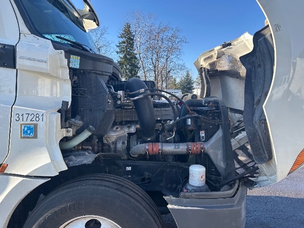 Day Cab Tractor-Heavy Duty Tractors-Freightliner-2018-T12664ST-Fredonia-NY-283,416\n\t\tmiles-$ 39,500 - Image 15