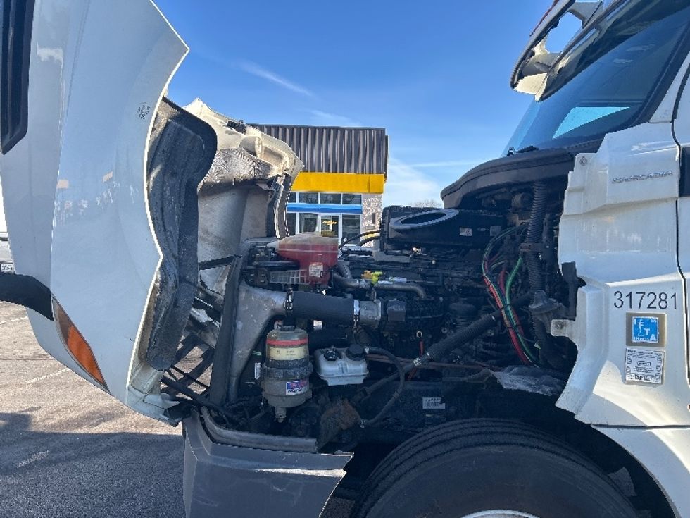 Day Cab Tractor-Heavy Duty Tractors-Freightliner-2018-T12664ST-Fredonia-NY-283,416\n\t\tmiles-$ 39,500 - Image 16