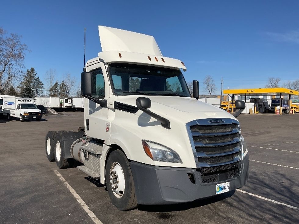 Day Cab Tractor-Heavy Duty Tractors-Freightliner-2018-T12664ST-Fredonia-NY-480,051\n\t\tmiles-$ 34,750 - Image 1