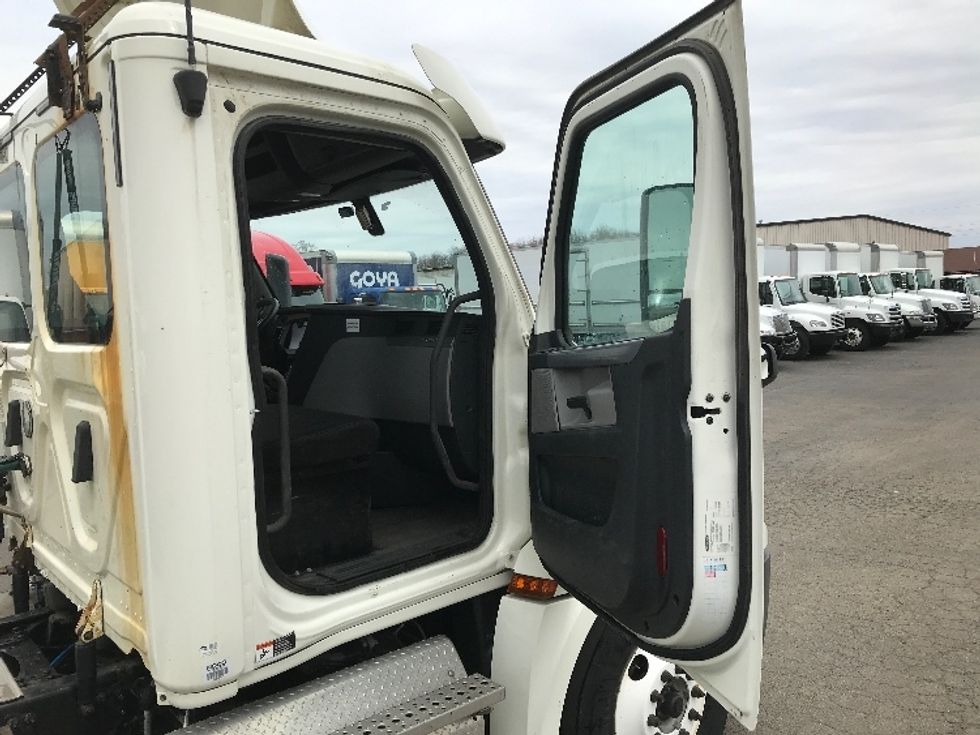 Day Cab Tractor-Heavy Duty Tractors-Freightliner-2018-T12664ST-Fredonia-NY-480,051\n\t\tmiles-$ 34,750 - Image 12