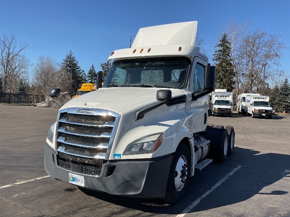 Day Cab Tractor-Heavy Duty Tractors-Freightliner-2018-T12664ST-Fredonia-NY-480,051\n\t\tmiles-$ 34,750 - Image 3