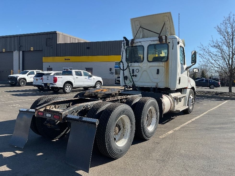 Day Cab Tractor-Heavy Duty Tractors-Freightliner-2018-T12664ST-Fredonia-NY-480,051\n\t\tmiles-$ 34,750 - Image 7