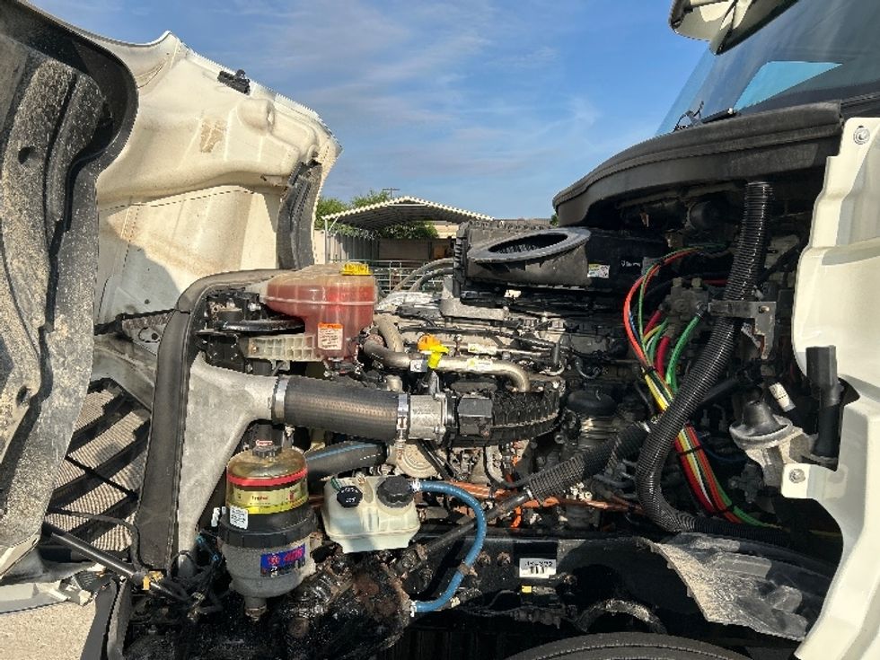 Day Cab Tractor-Heavy Duty Tractors-Freightliner-2018-T12664ST-Gahanna-OH-231,407\n\t\tmiles-$ 43,500 - Image 16