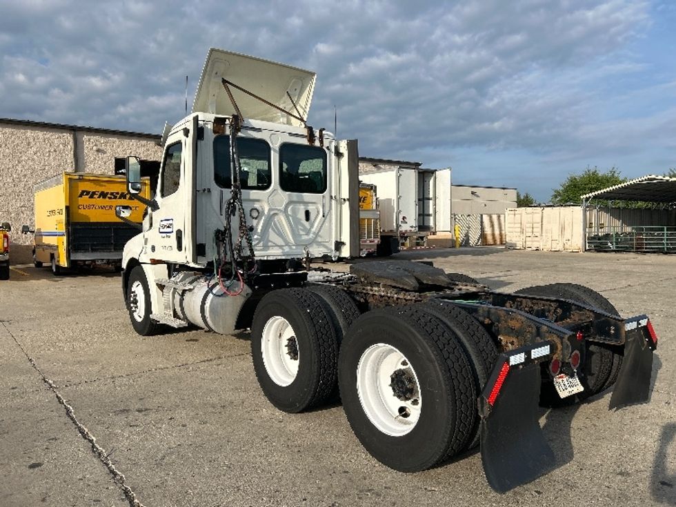 Day Cab Tractor-Heavy Duty Tractors-Freightliner-2018-T12664ST-Gahanna-OH-231,407\n\t\tmiles-$ 43,500 - Image 5