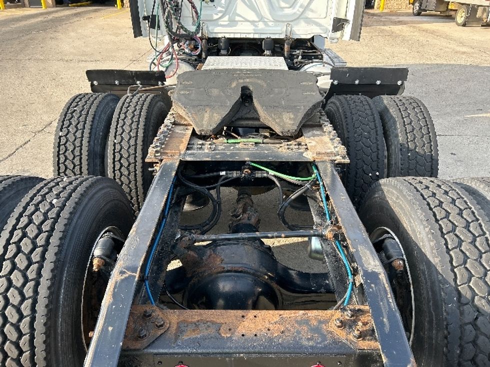 Day Cab Tractor-Heavy Duty Tractors-Freightliner-2018-T12664ST-Gahanna-OH-231,407\n\t\tmiles-$ 43,500 - Image 6