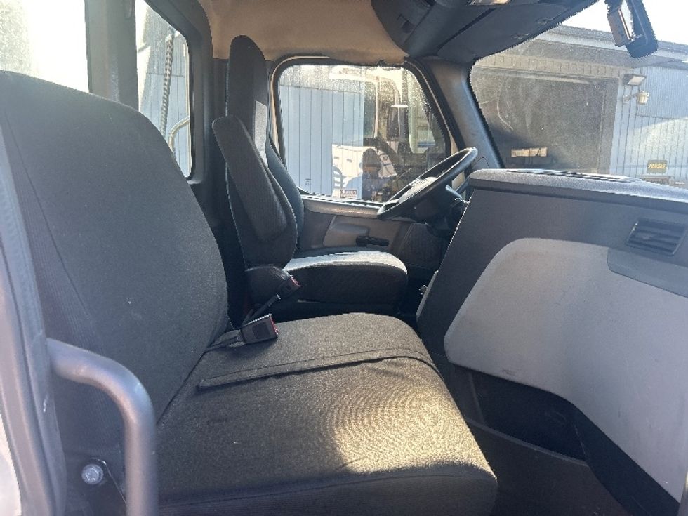 Day Cab Tractor-Heavy Duty Tractors-Freightliner-2018-T12664ST-Gainesville-FL-463,436\n\t\tmiles-$ 39,000 - Image 14