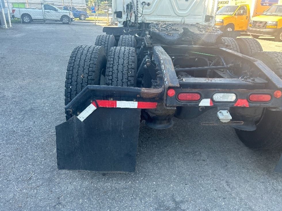 Day Cab Tractor-Heavy Duty Tractors-Freightliner-2018-T12664ST-Gainesville-FL-463,436\n\t\tmiles-$ 39,000 - Image 17