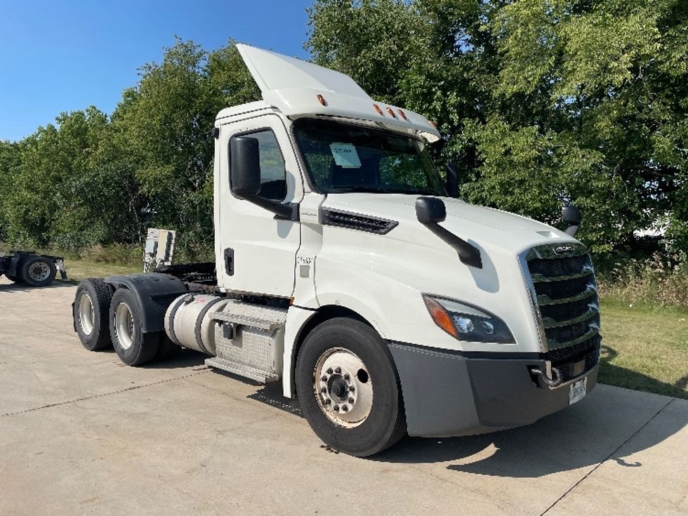 Day Cab Tractor-Heavy Duty Tractors-Freightliner-2018-T12664ST-Goshen-IN-347,415\n\t\tmiles-$ 50,750 - Image 1