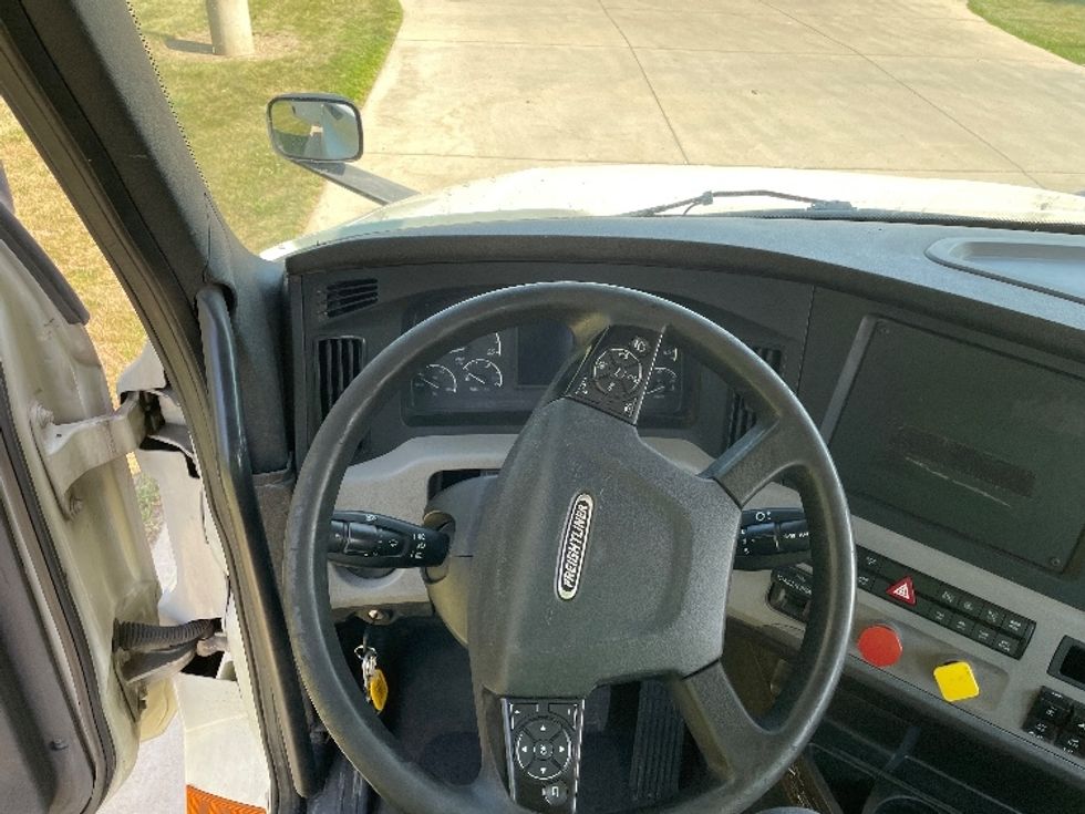 Day Cab Tractor-Heavy Duty Tractors-Freightliner-2018-T12664ST-Goshen-IN-347,415\n\t\tmiles-$ 50,750 - Image 11