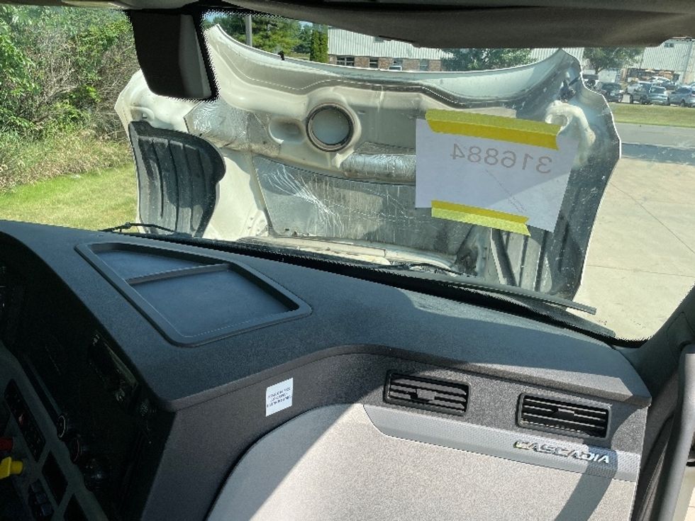 Day Cab Tractor-Heavy Duty Tractors-Freightliner-2018-T12664ST-Goshen-IN-347,415\n\t\tmiles-$ 50,750 - Image 13