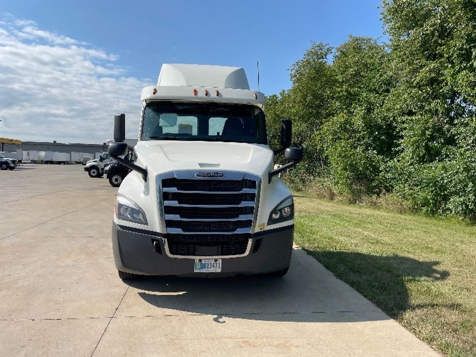 Day Cab Tractor-Heavy Duty Tractors-Freightliner-2018-T12664ST-Goshen-IN-347,415\n\t\tmiles-$ 50,750 - Image 2