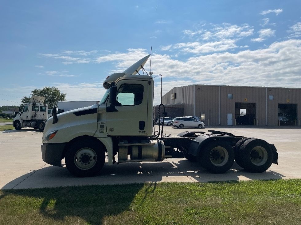 Day Cab Tractor-Heavy Duty Tractors-Freightliner-2018-T12664ST-Goshen-IN-347,415\n\t\tmiles-$ 50,750 - Image 4