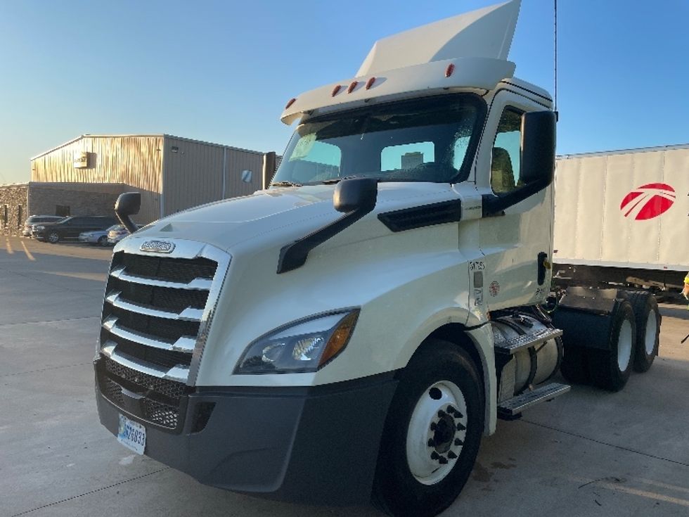 Day Cab Tractor-Heavy Duty Tractors-Freightliner-2018-T12664ST-Goshen-IN-438,652\n\t\tmiles-$ 45,750 - Image 3