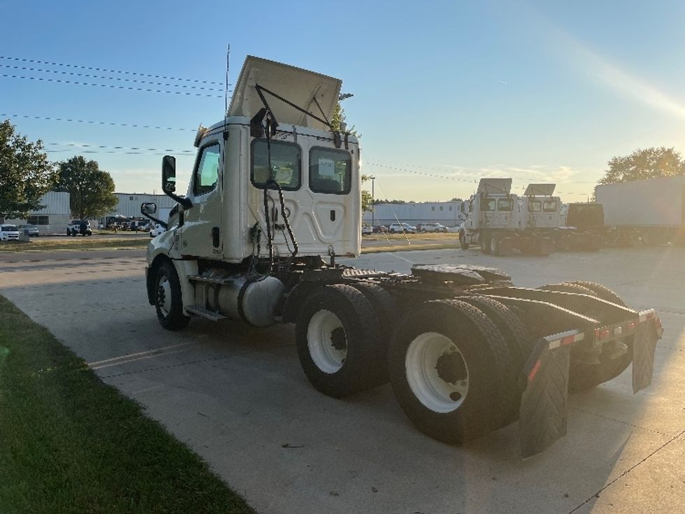 Day Cab Tractor-Heavy Duty Tractors-Freightliner-2018-T12664ST-Goshen-IN-438,652\n\t\tmiles-$ 45,750 - Image 5