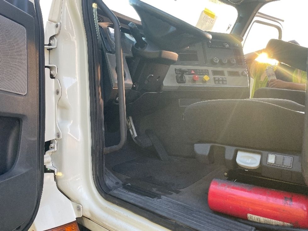 Day Cab Tractor-Heavy Duty Tractors-Freightliner-2018-T12664ST-Goshen-IN-438,652\n\t\tmiles-$ 45,750 - Image 9