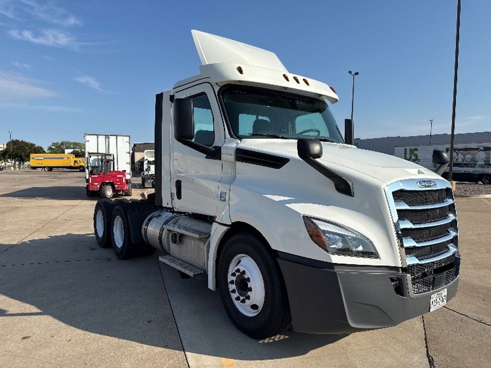 Day Cab Tractor-Heavy Duty Tractors-Freightliner-2018-T12664ST-Grand Prairie-TX-415,245\n\t\tmiles-$ 43,250 - Image 1