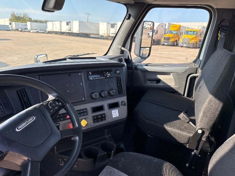 Day Cab Tractor-Heavy Duty Tractors-Freightliner-2018-T12664ST-Grand Prairie-TX-415,245\n\t\tmiles-$ 43,250 - Image 10