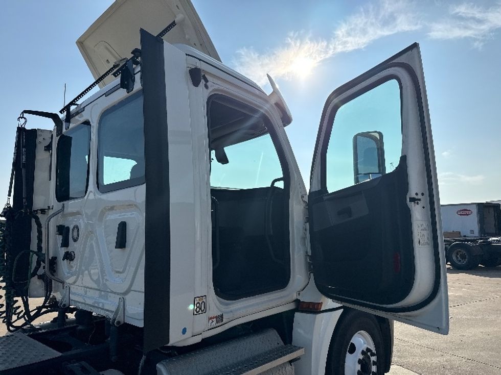 Day Cab Tractor-Heavy Duty Tractors-Freightliner-2018-T12664ST-Grand Prairie-TX-415,245\n\t\tmiles-$ 43,250 - Image 12