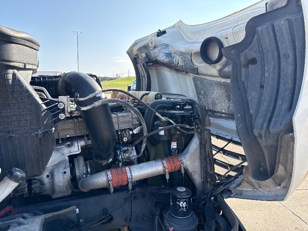 Day Cab Tractor-Heavy Duty Tractors-Freightliner-2018-T12664ST-Grand Prairie-TX-415,245\n\t\tmiles-$ 43,250 - Image 15