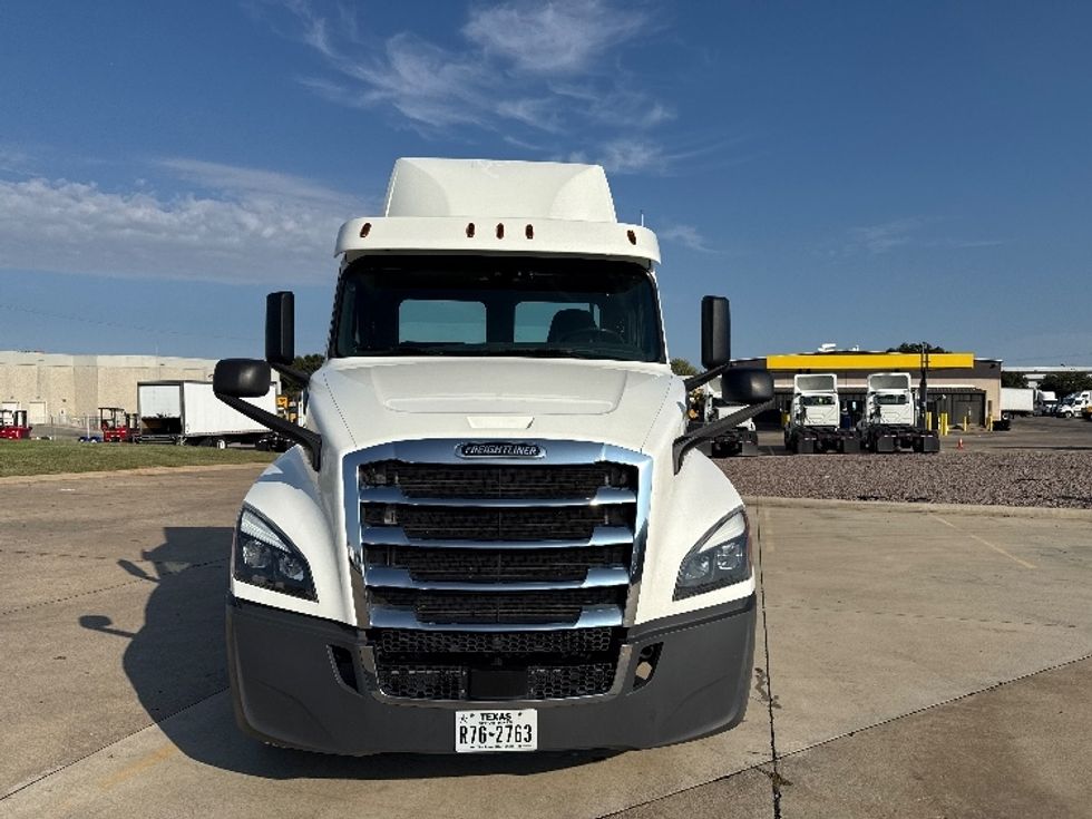 Day Cab Tractor-Heavy Duty Tractors-Freightliner-2018-T12664ST-Grand Prairie-TX-415,245\n\t\tmiles-$ 43,250 - Image 2