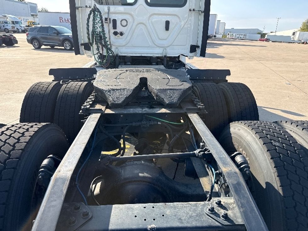 Day Cab Tractor-Heavy Duty Tractors-Freightliner-2018-T12664ST-Grand Prairie-TX-415,245\n\t\tmiles-$ 43,250 - Image 6
