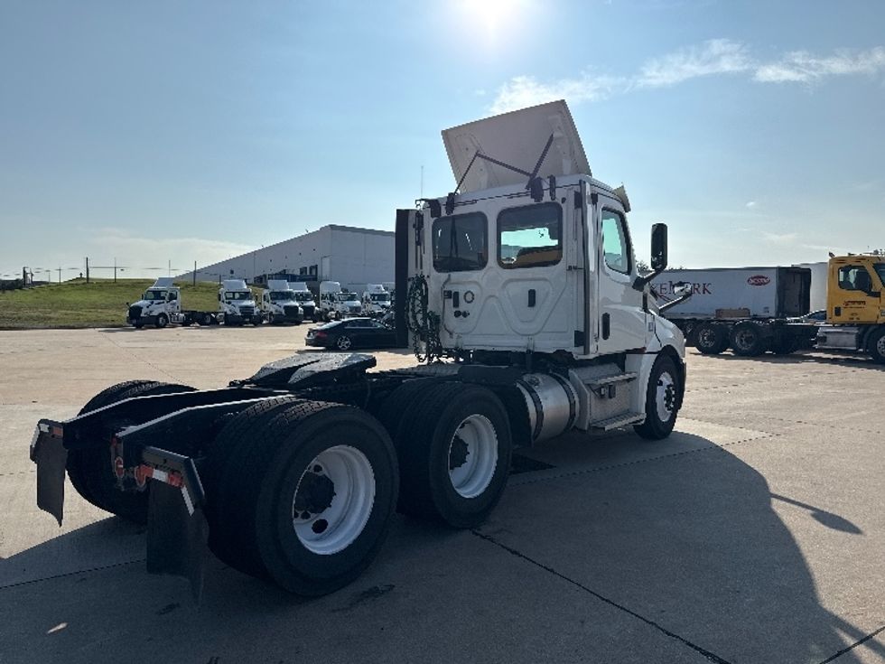 Day Cab Tractor-Heavy Duty Tractors-Freightliner-2018-T12664ST-Grand Prairie-TX-415,245\n\t\tmiles-$ 43,250 - Image 7