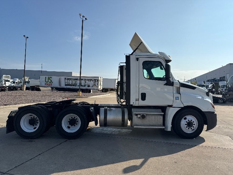 Day Cab Tractor-Heavy Duty Tractors-Freightliner-2018-T12664ST-Grand Prairie-TX-415,245\n\t\tmiles-$ 43,250 - Image 8