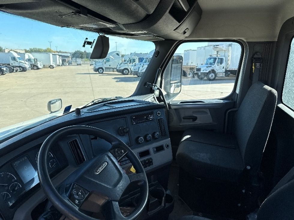 Day Cab Tractor-Heavy Duty Tractors-Freightliner-2018-T12664ST-Grand Prairie-TX-433,234\n\t\tmiles-$ 42,250 - Image 10