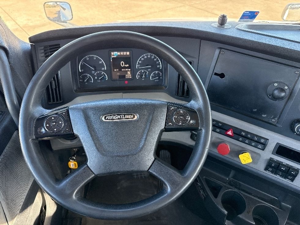 Day Cab Tractor-Heavy Duty Tractors-Freightliner-2018-T12664ST-Grand Prairie-TX-433,234\n\t\tmiles-$ 42,250 - Image 11