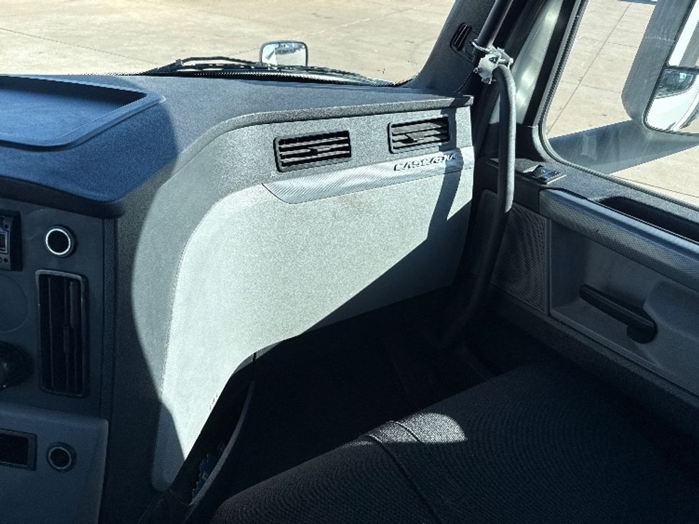 Day Cab Tractor-Heavy Duty Tractors-Freightliner-2018-T12664ST-Grand Prairie-TX-433,234\n\t\tmiles-$ 42,250 - Image 13