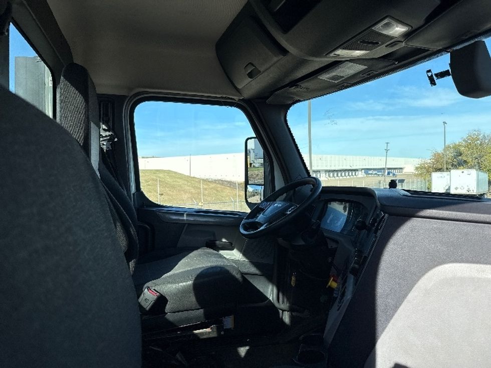 Day Cab Tractor-Heavy Duty Tractors-Freightliner-2018-T12664ST-Grand Prairie-TX-433,234\n\t\tmiles-$ 42,250 - Image 14